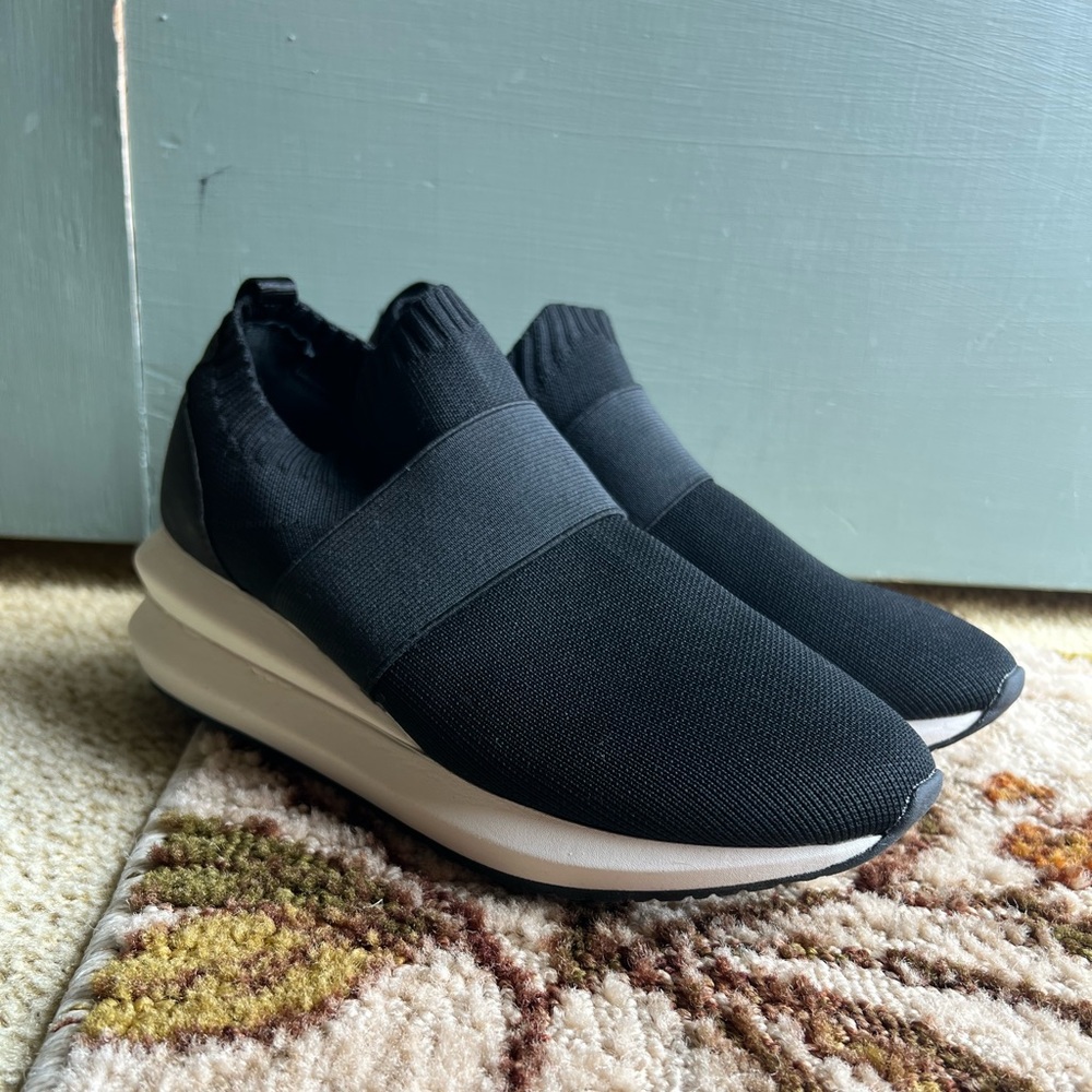 Vince Camuto Casual Slip-On Sneaker Silveia Stretchy Black Size 7M